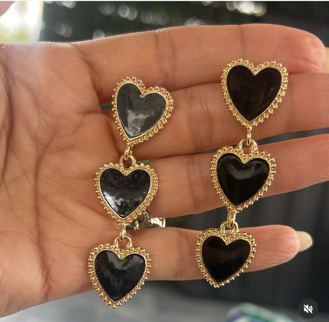 Black hearts 🖤🖤🖤
