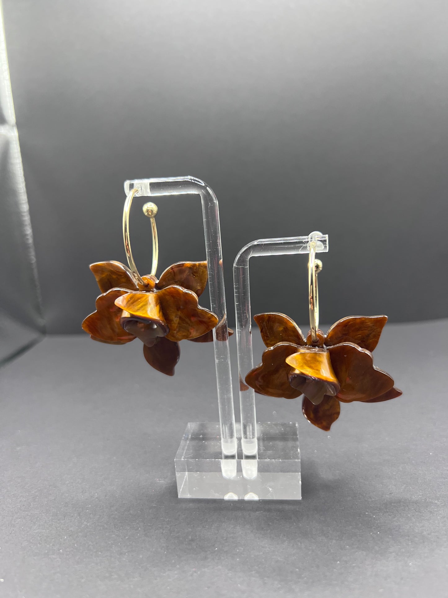 Sculpted florals lily hoops